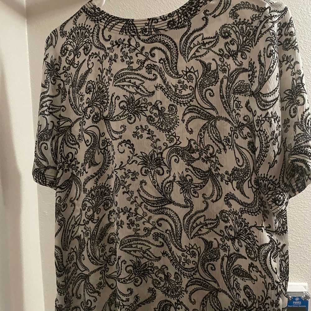 Floral Patterned black and white Vince Camuto top